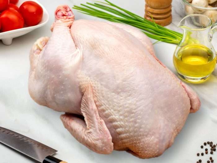 Free-Range Raw Fresh _ Frozen Capon 8 -10 pax (ไก่คาปองแช่แข็ง ขนาดสำหรับ 8-10 คน) 3.2 + kg